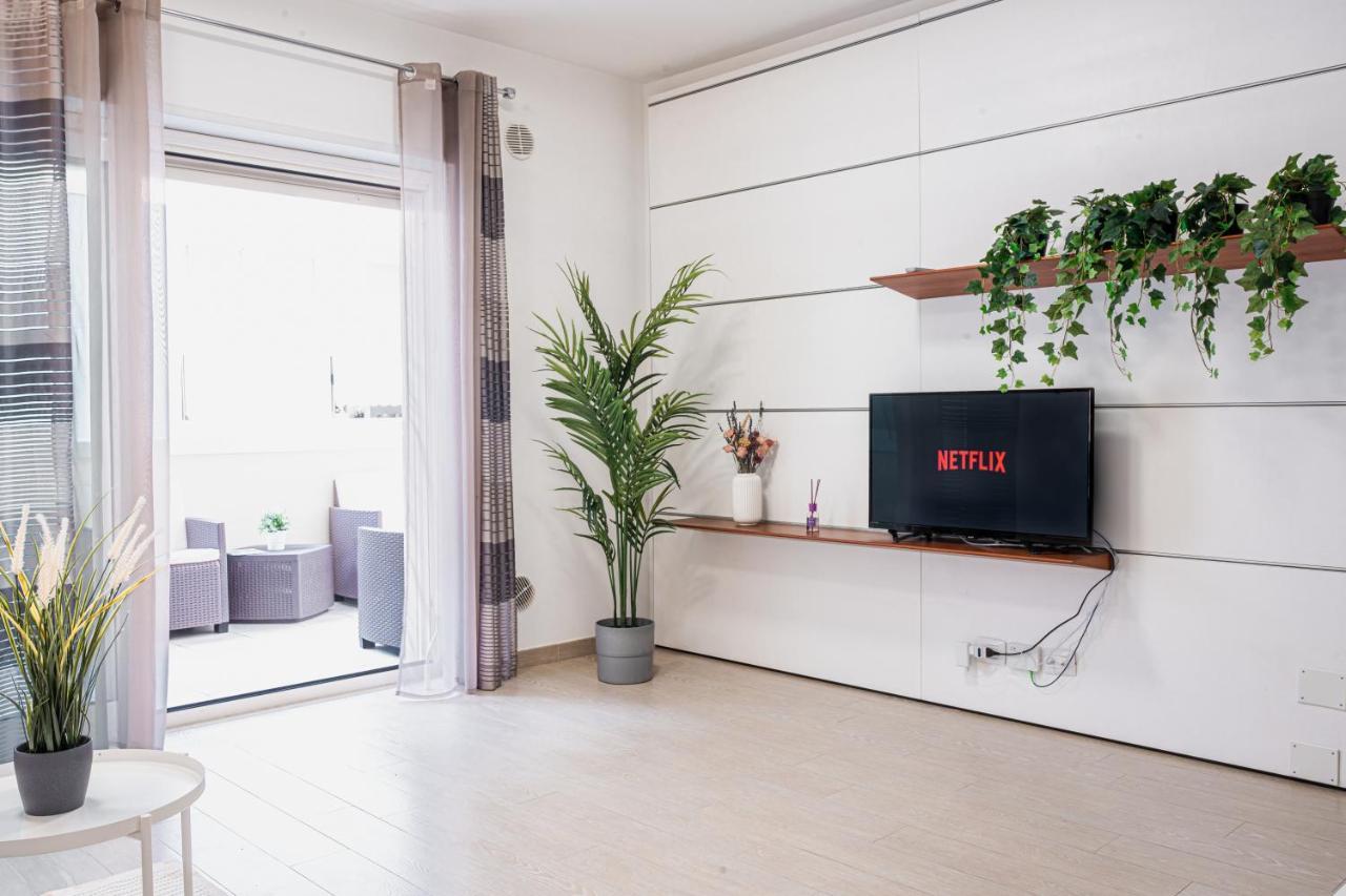 Apulialux - Elegant Apartment Con Netflix Bari Exterior foto