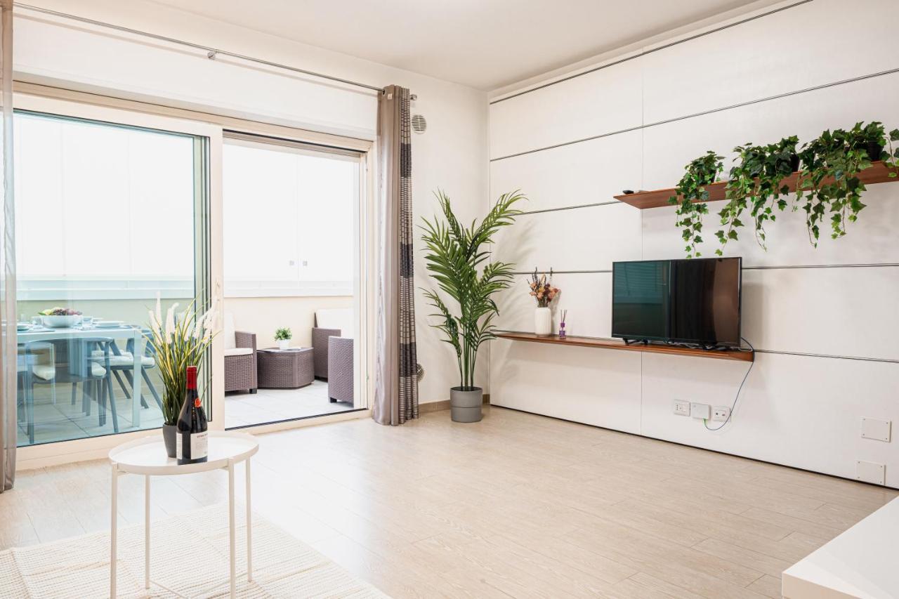 Apulialux - Elegant Apartment Con Netflix Bari Exterior foto